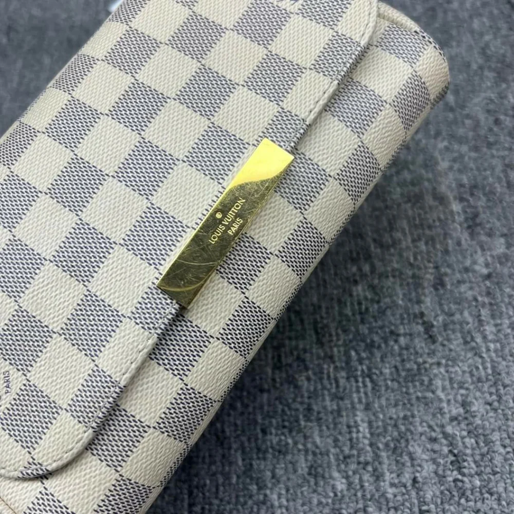 Auth Louis Vuitton Favorite MM White Damier Azur Shoulder Bag 835-110524 - Picture 4 of 16